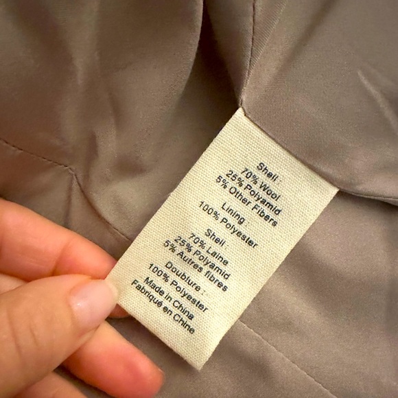 L'AGENCE
Inez Cropped Blazer - Picture 6 of 8